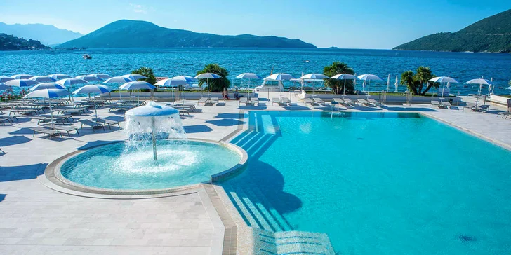 Léto v Černé Hoře: 4* hotel přímo u pláže, s bazénem, wellness a snídaní