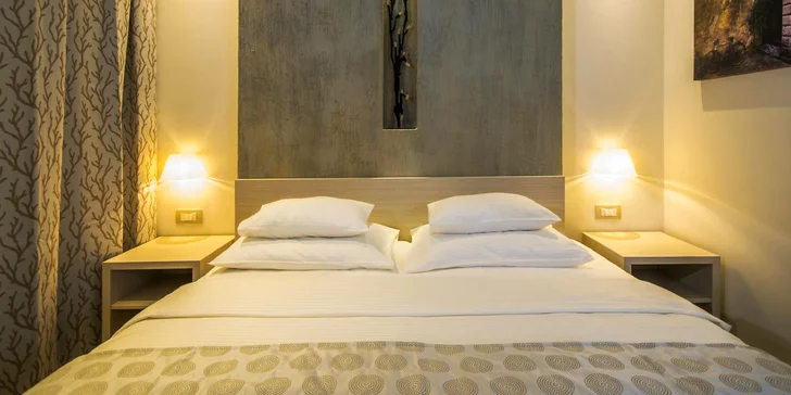 Léto v Černé Hoře: 4* hotel přímo u pláže, s bazénem, wellness a snídaní