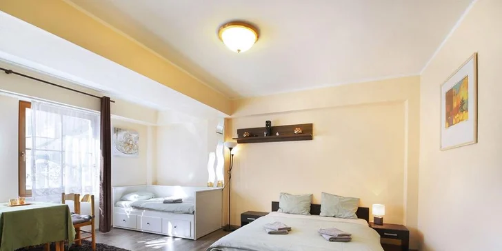 Pobyt v apartmánech pod Klínovcem: pohodlné ubytování a láhev bílého vína