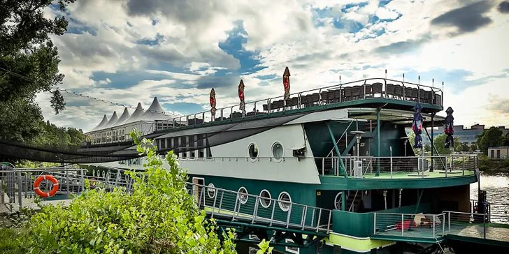 Romantické pobyty v pražském hotelu GreenYacht na Vltavě