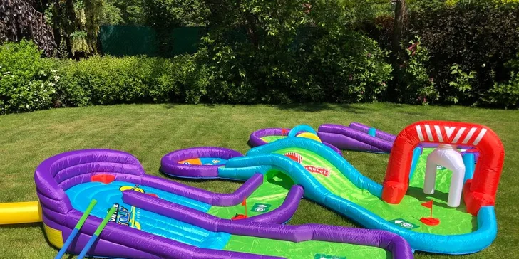 Ať je zahradní party dokonalá: pronájem skákacího hradu či nafukovacího minigolfu