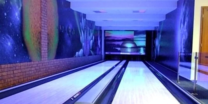 Dvě hodiny bowlingu až pro 8 hráčů i varianta s kilem křidýlek Buffalo Wings