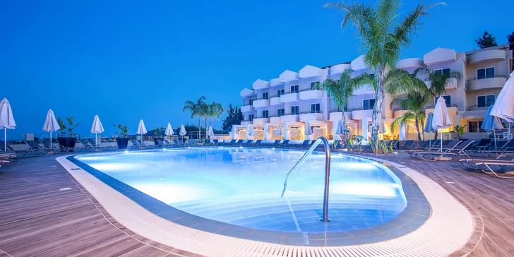 Letecky na Rhodos: 3* resort na klidném místě s aquaparkem a all inclusive