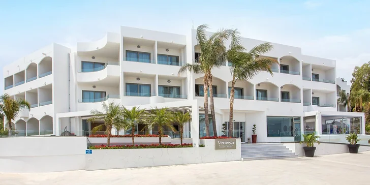 Letecky na Rhodos: 3* resort na klidném místě s aquaparkem a all inclusive