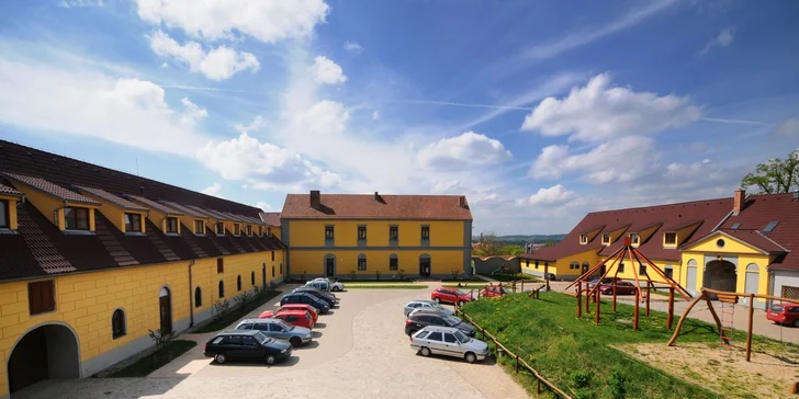 Statek na Vysočině: snídaně, zookoutek se zvířátky i minigolf