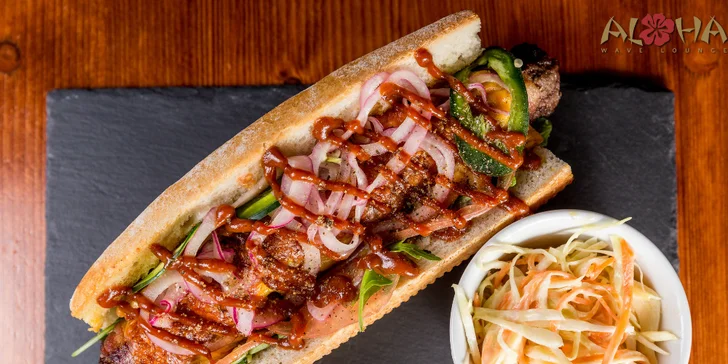Pořádné menu pro jednoho i pro dva: burger, quesadilla, sendvič či tacos, hranolky a pivo