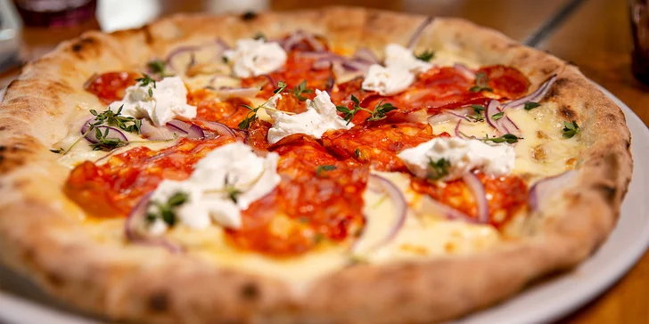 Vstup na Žižkovskou věž a pizza podle výběru v restauraci Miminoo