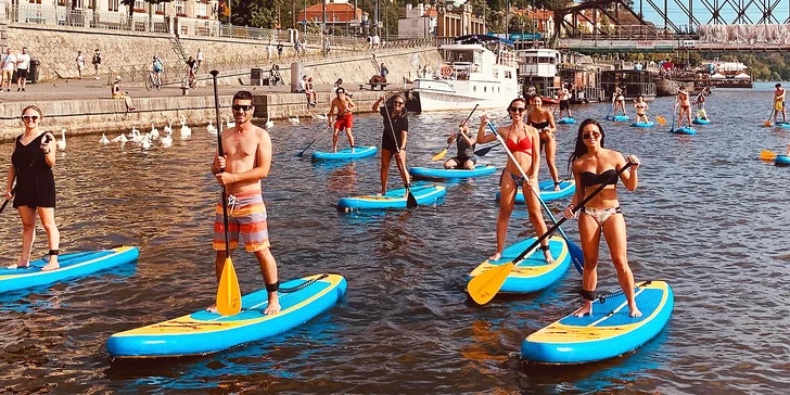 2hod. kurz paddleboardingu na Vltavě pro skupinu 4–6 přátel: začátečníci i pokročilí, včetně občerstvení