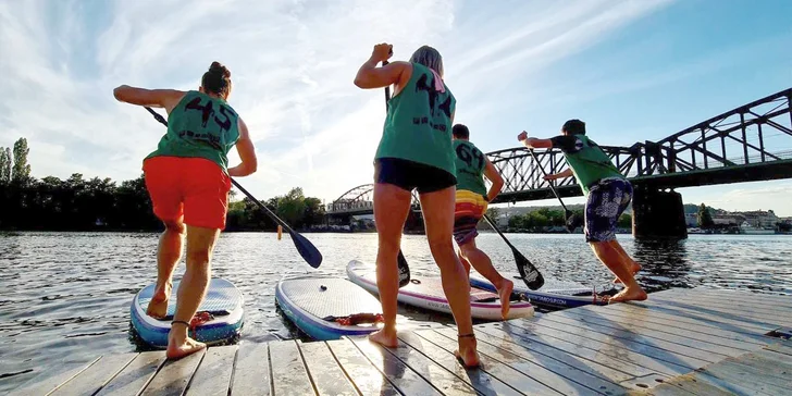 2hod. kurz paddleboardingu na Vltavě pro skupinu 4–6 přátel: začátečníci i pokročilí, včetně občerstvení