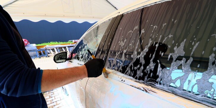 Mytí auta a čištění interiéru: dekontaminace laku, leštění skel i impregnace plastů a kůže