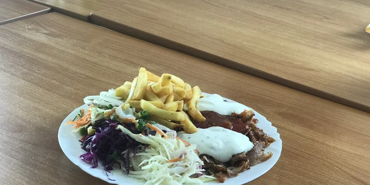 Kebab v Táboře: döner, box nebo talíř s hranolky i salátem