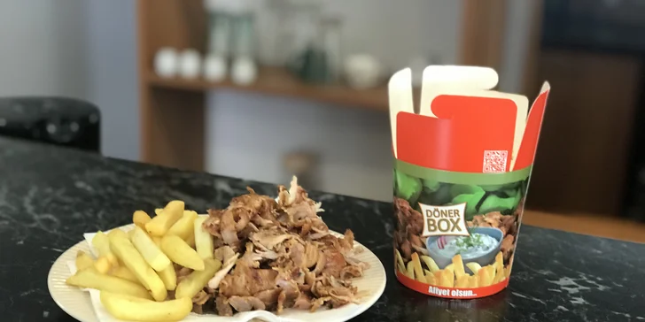 Kebab v Táboře a Sezimově Ústí: döner, dürüm, box s hranolky i malý talíř