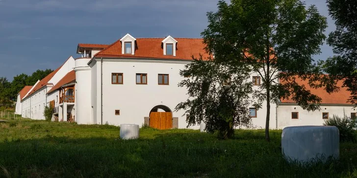 Residence Tvrz Skočice: pobyt v apartmánech s historickým kouzlem