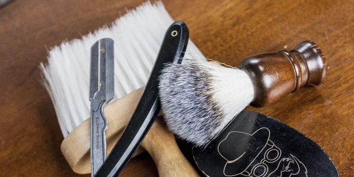 Balíček pro gentlemana v Jeddi barber shop: střih, holení, úprava obočí, masáž hlavy i sklenka whiskey