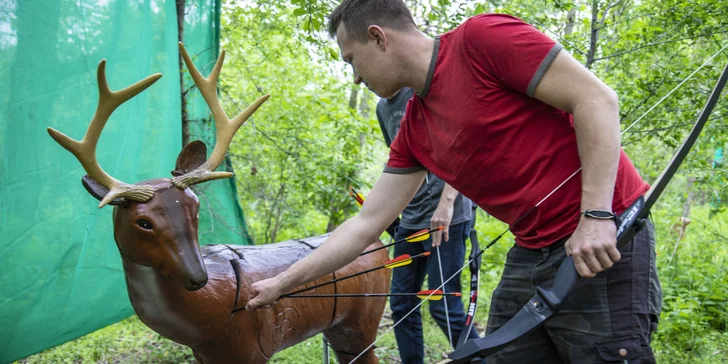 Jedna hra 3D lukostřelby v Pirátí zátoce pro děti, studenty i dospělé