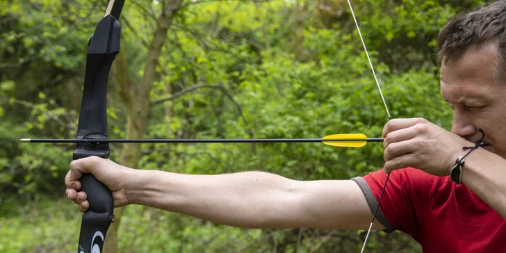 Jedna hra 3D lukostřelby v Pirátí zátoce pro děti, studenty i dospělé