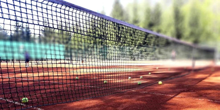 Pronájem tenisového kurtu v Brně v nádherné přírodě: 1–2 hodiny pro 2 os.