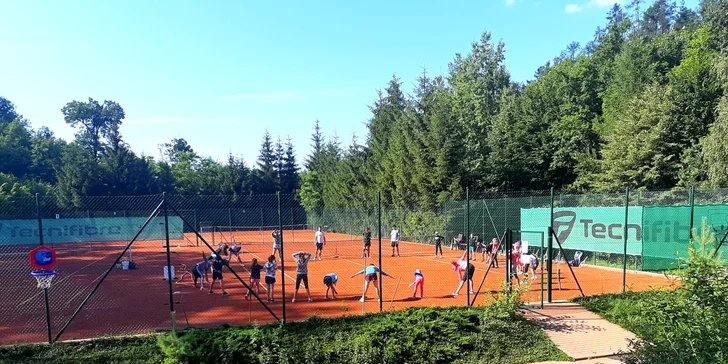 Pronájem tenisového kurtu v Brně v nádherné přírodě: 1–2 hodiny pro 2 os.