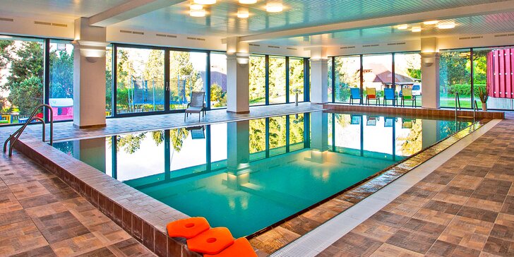 Jarní nebo letní dovolená na Lipně: polopenze, bazén i saunový svět