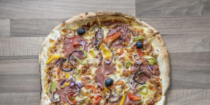 2 pizzy z francouzského stánku v Hodolanech: klasické, méně tradiční i sladké