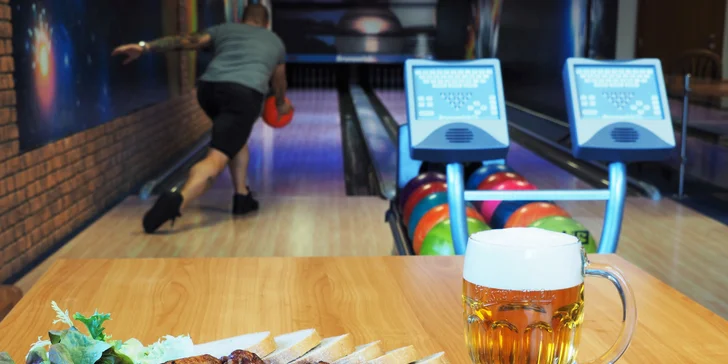 Dvě hodiny bowlingu až pro 8 hráčů i varianta s kilem křidýlek Buffalo Wings
