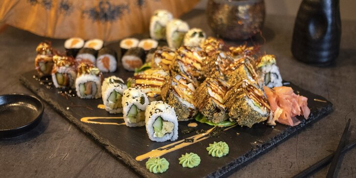 Rozmanité sushi sety v Hikari sushi baru: 20–44 netradičních sushi rolek