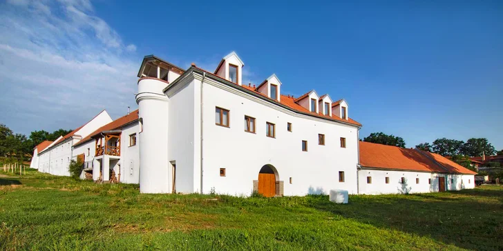 Residence Tvrz Skočice: pobyt v apartmánech s historickým kouzlem