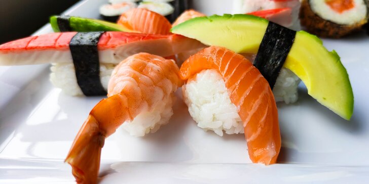Sushi sety o 54 či 101 kouscích ve Vítkovicích: losos i kreveta a okurka ve všech možných úpravách