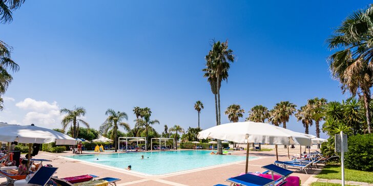 Sicílie all inclusive vč. letenky: 4* plážový resort s bazénem i zábavní program