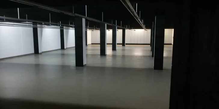 Romantika a adrenalin pro dva: střelecký balíček se 6 zbraněmi a vyhlídka z Bolt Tower s lahví vína