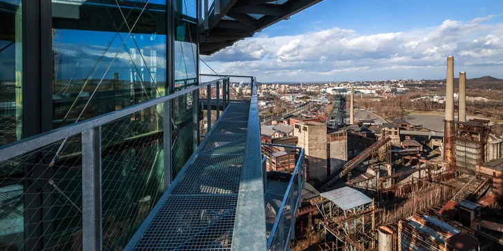Romantika a adrenalin pro dva: střelecký balíček se 6 zbraněmi a vyhlídka z Bolt Tower s lahví vína