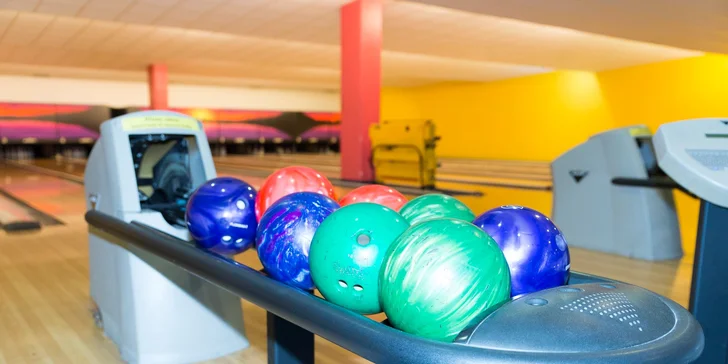 Kuželky, třeste se: 120 minut bowlingu na profi dráze až pro 6 hráčů