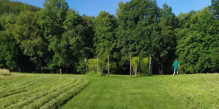 Trochu jiný golf – fotbalgolf: celodenní vstupné na fotbalgolfové hřiště pro 1 až 3 dospělé i rodinu
