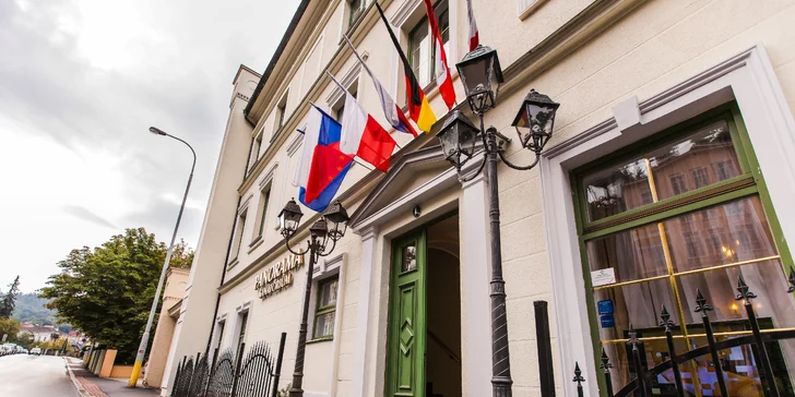 Odpočinkový pobyt ve Varech: bufetové snídaně, 20% sleva na procedury a třeba i perličková koupel