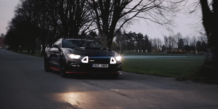 Zajeďte si Ecce Homo ve Fordu Mustang: jízdy na 15–60 min. se zkušeným instruktorem