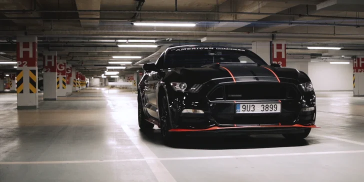 Zajeďte si Ecce Homo ve Fordu Mustang: jízdy na 15–60 min. se zkušeným instruktorem