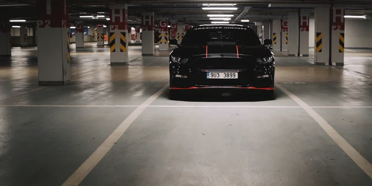Zajeďte si Ecce Homo ve Fordu Mustang: jízdy na 15–60 min. se zkušeným instruktorem