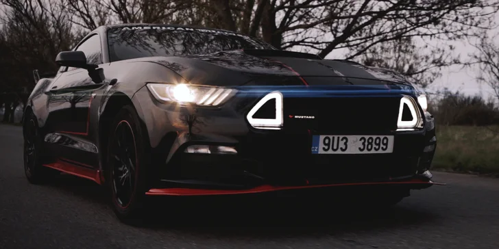 Zajeďte si Ecce Homo ve Fordu Mustang: jízdy na 15–60 min. se zkušeným instruktorem