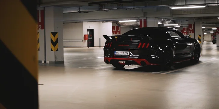 Zajeďte si Ecce Homo ve Fordu Mustang: jízdy na 15–60 min. se zkušeným instruktorem