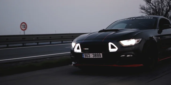 Zajeďte si Ecce Homo ve Fordu Mustang: jízdy na 15–60 min. se zkušeným instruktorem