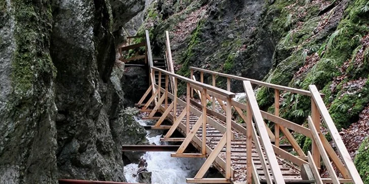 Turistika v Rakousku: skalní soutěska a túra k vodopádům Myrafälle