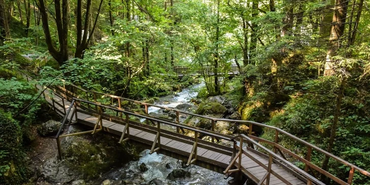 Turistika v Rakousku: skalní soutěska a túra k vodopádům Myrafälle
