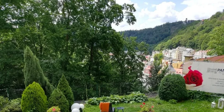 Odpočinkový pobyt ve Varech: bufetové snídaně, 20% sleva na procedury a třeba i perličková koupel