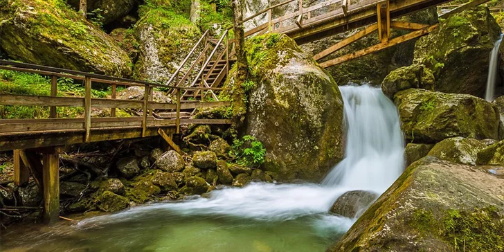 Turistika v Rakousku: skalní soutěska a túra k vodopádům Myrafälle