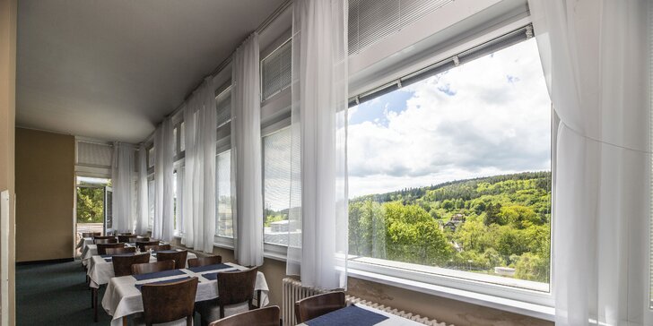Podzimní i zimní relax v Luhačovicích v hotelu blízko přehrady: polopenze, wellness procedury i sauna
