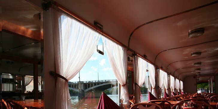 Romantické plavby po Vltavě s obědem či večeří