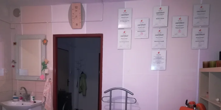 Breussova masáž s třezalkovým zábalem, lávovými kameny nebo rašelinou