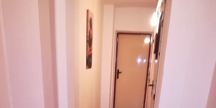 Breussova masáž s třezalkovým zábalem, lávovými kameny nebo rašelinou