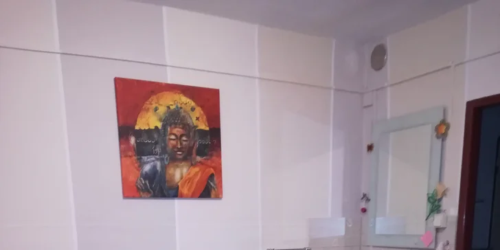 Breussova masáž s třezalkovým zábalem, lávovými kameny nebo rašelinou