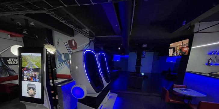 Zažijte zábavu budoucnosti: vstup na libovolný film v 9D Virtual Cinema pro 1 nebo 2 osoby